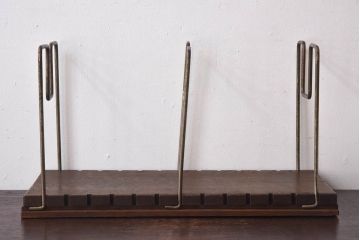 アンティーク雑貨　昭和レトロ　シャビーなアイアンがお洒落な本立て(R-030361)