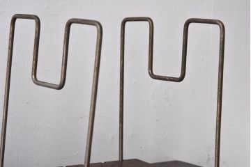 アンティーク雑貨　昭和レトロ　シャビーなアイアンがお洒落な本立て(R-030361)