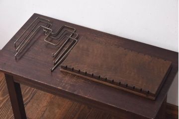 アンティーク雑貨　昭和レトロ　シャビーなアイアンがお洒落な本立て(R-030361)