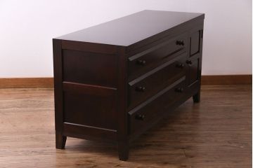 中古　松本民芸家具　リメイク　落ち着いた雰囲気が上品な脚付きローチェスト(引き出し、リビングボード)(R-030368)