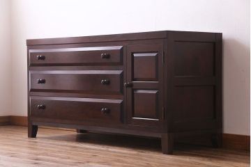 中古　松本民芸家具　リメイク　落ち着いた雰囲気が上品な脚付きローチェスト(引き出し、リビングボード)(R-030368)