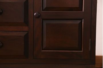 中古　松本民芸家具　リメイク　落ち着いた雰囲気が上品な脚付きローチェスト(引き出し、リビングボード)(R-030368)