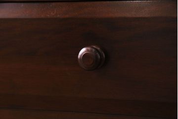 中古　松本民芸家具　リメイク　落ち着いた雰囲気が上品な脚付きローチェスト(引き出し、リビングボード)(R-030368)