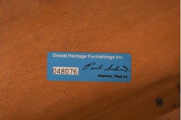 中古　DREXEL HERITAGE(ドレクセルヘリテイジ)　old continent(オールドコンチネント)　高級感漂うサイドテーブル(ランプテーブル)(定価約37万円)(R-030370)