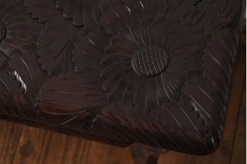 アンティーク雑貨　中古　伝統工芸　日光彫り　おおらかな花の意匠が施されたサイドテーブル(花台、飾り台)(R-030374)