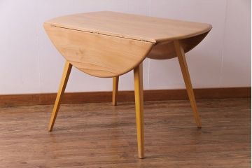 中古美品　ERCOL(アーコール)　スタイリッシュなデザインが目をひくバタフライテーブル(ダイニングテーブル、カフェテーブル)(R-030375)