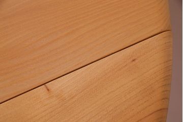 中古美品　ERCOL(アーコール)　スタイリッシュなデザインが目をひくバタフライテーブル(ダイニングテーブル、カフェテーブル)(R-030375)