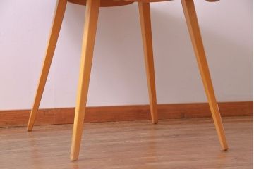 中古美品　ERCOL(アーコール)　スタイリッシュなデザインが目をひくバタフライテーブル(ダイニングテーブル、カフェテーブル)(R-030375)