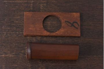 アンティーク雑貨　古民具・骨董　珍しい一品　持ち運びしやすいとても小さな古い火鉢(ノベルティ)(R-030379)