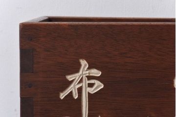 アンティーク雑貨　古民具・骨董　珍しい一品　持ち運びしやすいとても小さな古い火鉢(ノベルティ)(R-030379)