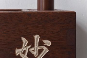 アンティーク雑貨　古民具・骨董　珍しい一品　持ち運びしやすいとても小さな古い火鉢(ノベルティ)(R-030379)