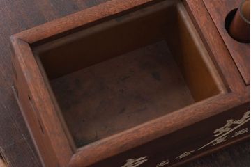 アンティーク雑貨　古民具・骨董　珍しい一品　持ち運びしやすいとても小さな古い火鉢(ノベルティ)(R-030379)