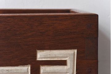 アンティーク雑貨　古民具・骨董　珍しい一品　持ち運びしやすいとても小さな古い火鉢(ノベルティ)(R-030379)