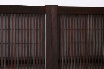 昭和レトロ　板ガラス裏障子留め　細かな桟が繊細な雰囲気漂う格子ガラス戸2枚セット(引き戸、ガラス帯戸)(R-030382)