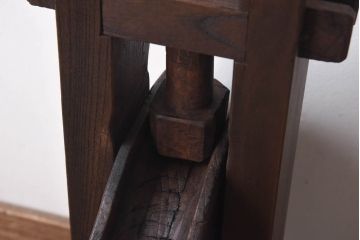 アンティーク雑貨　和製アンティーク　総ケヤキ材　古い木の風合いが味わい深い滑車(R-030386)