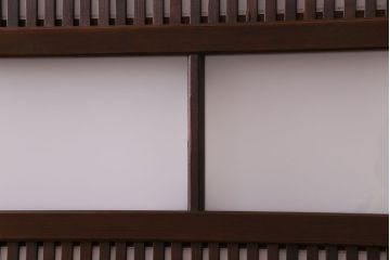 昭和初期　裏障子付き　和の繊細な雰囲気が漂う帯格子戸4枚セット(引き戸、ガラス戸)(R-030387)