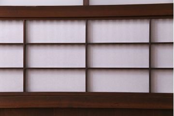 昭和初期　裏障子付き　和の繊細な雰囲気が漂う帯格子戸4枚セット(引き戸、ガラス戸)(R-030387)