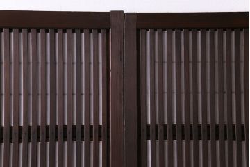 昭和初期　裏障子付き　和の繊細な雰囲気が漂う帯格子戸4枚セット(引き戸、ガラス戸)(R-030387)
