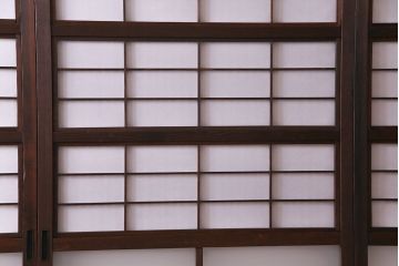 昭和初期　裏障子付き　和の繊細な雰囲気が漂う帯格子戸4枚セット(引き戸、ガラス戸)(R-030387)