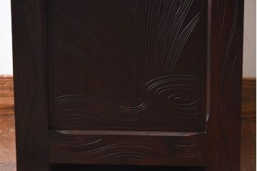 中古　伝統工芸　軽井沢彫り　職人技が光る菖蒲の彫りが美しいチェスト(小引き出し、整理箪笥)(R-030388)