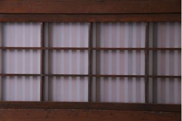 昭和初期　板ガラス裏障子留め　細身の桟と裏ガラスが美しい格子戸(ガラス帯戸、ガラス戸、引き戸、建具)(R-030392)