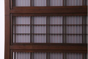 昭和初期　板ガラス裏障子留め　細身の桟と裏ガラスが美しい格子戸(ガラス帯戸、ガラス戸、引き戸、建具)(R-030392)