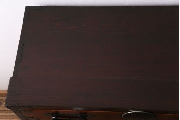アンティーク家具　和製アンティーク　前面ケヤキ材　漆塗り　丸金具が目を惹く隠し付き松本帳場箪笥(引き出し、戸棚)(R-030394)