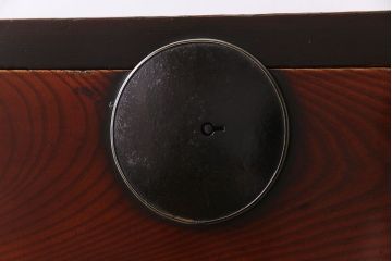 アンティーク家具　和製アンティーク　前面ケヤキ材　漆塗り　丸金具が目を惹く隠し付き松本帳場箪笥(引き出し、戸棚)(R-030394)