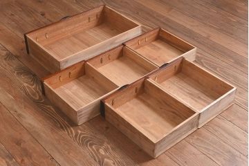 中古　門間箪笥店(門間屋)　仙台箪笥　手打ち牡丹金具　観音開き小箪笥(小引き出し)(R-030396)