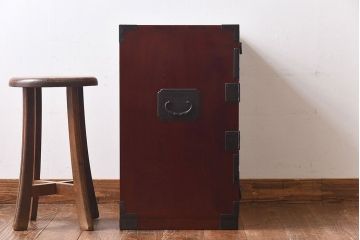 中古　門間箪笥店(門間屋)　仙台箪笥　手打ち牡丹金具　観音開き小箪笥(小引き出し)(R-030396)