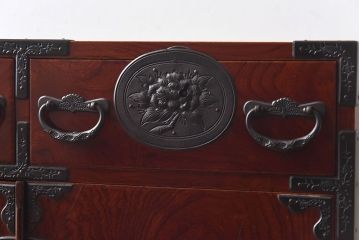 中古　門間箪笥店(門間屋)　仙台箪笥　手打ち牡丹金具　観音開き小箪笥(小引き出し)(R-030396)