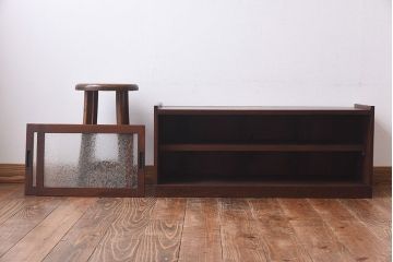 アンティーク家具　和製アンティーク　三方ケヤキ材　葉ガラス入りの上品なローボード(収納棚、リビングボード)(R-030397)