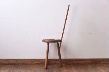 アンティーク雑貨　イギリスヴィンテージ　彫刻とホイールバックが目を引く飾り台(花台、ビンテージ)
