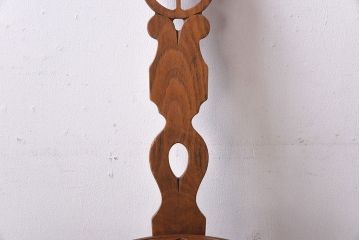 アンティーク雑貨　イギリスヴィンテージ　彫刻とホイールバックが目を引く飾り台(花台、ビンテージ)