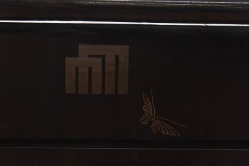 アンティーク雑貨　昭和初期　植物と蝶の絵があしらわれた二つ折り衣桁(着物掛け)(R-030401)