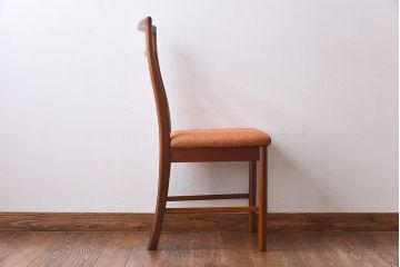 ヴィンテージ家具　北欧ビンテージ　温かな色味が魅力のダイニングチェア(ワークチェア)(1)(R-030403)