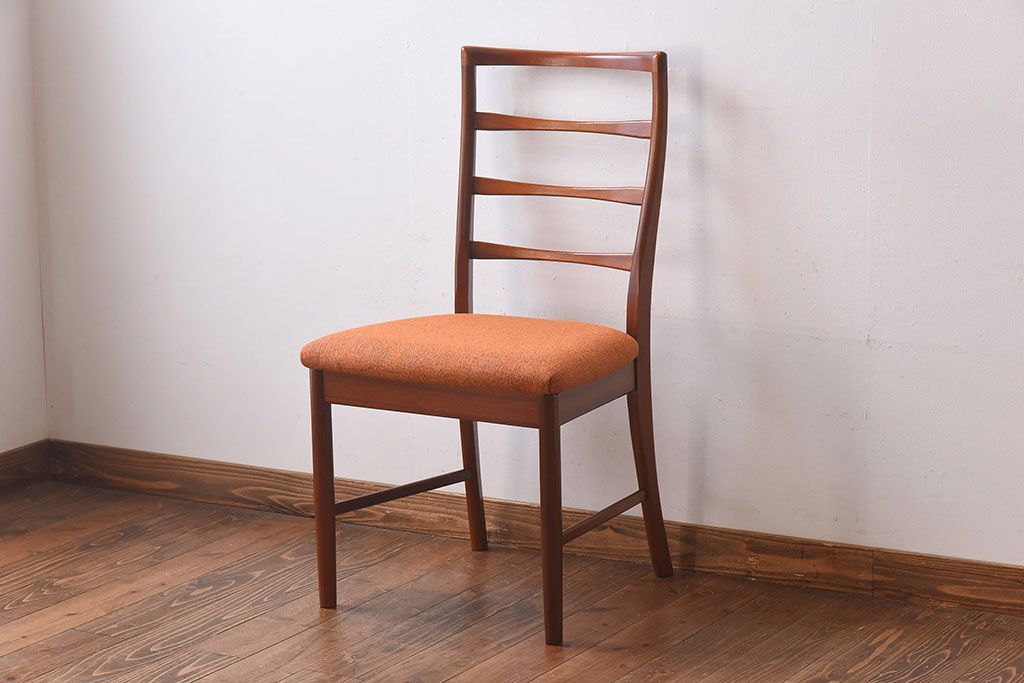 ヴィンテージ家具　北欧ビンテージ　温かな色味が魅力のダイニングチェア(ワークチェア)(2)(R-030404)