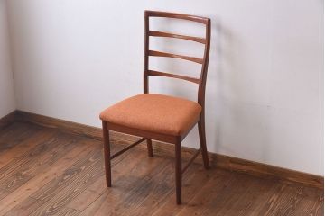 ヴィンテージ家具　北欧ビンテージ　温かな色味が魅力のダイニングチェア(ワークチェア)(2)(R-030404)