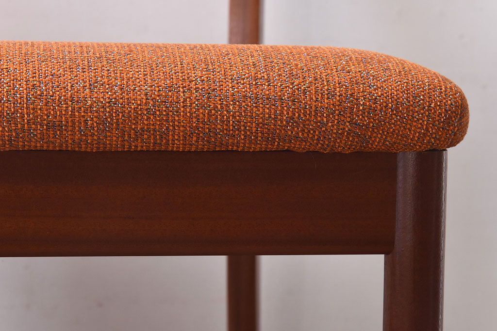 ヴィンテージ家具　北欧ビンテージ　温かな色味が魅力のダイニングチェア(ワークチェア)(2)(R-030404)