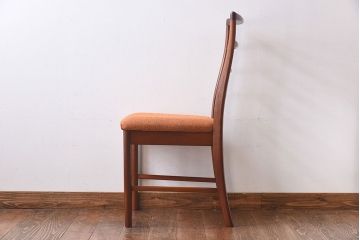 ヴィンテージ家具　北欧ビンテージ　温かな色味が魅力のダイニングチェア(ワークチェア)(3)(R-030405)