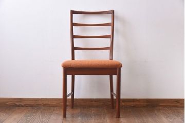 ヴィンテージ家具　北欧ビンテージ　温かな色味が魅力のダイニングチェア(ワークチェア)(3)(R-030405)