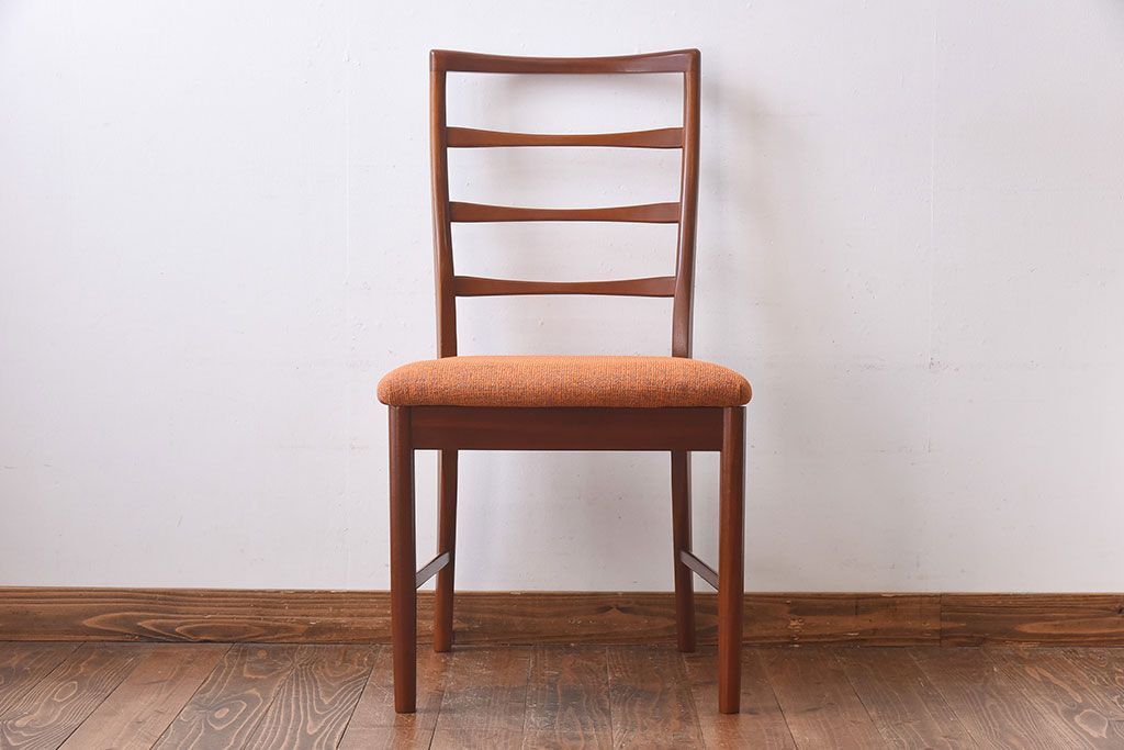 ヴィンテージ家具　北欧ビンテージ　温かな色味が魅力のダイニングチェア(ワークチェア)(R-030406)