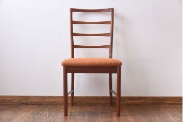 ヴィンテージ家具　北欧ビンテージ　温かな色味が魅力のダイニングチェア(ワークチェア)(R-030406)