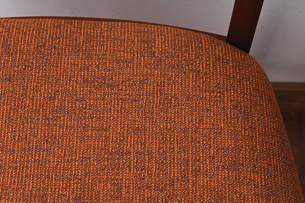 ヴィンテージ家具　北欧ビンテージ　温かな色味が魅力のダイニングチェア(ワークチェア)(R-030406)