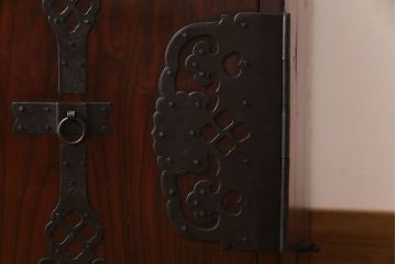 アンティーク家具　リメイク　桜丸金具　漆塗り　和モダンの雰囲気漂う米沢箪笥ローチェスト(和タンス、ローボード、リビングボード、引き出し)(R-030411)