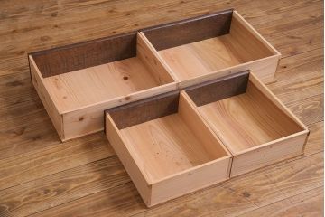 アンティーク家具　大正ロマン　色ガラス　古いナラ材の質感が味わい深い収納棚(ローボード、食器棚、ブックケース)(R-030412)