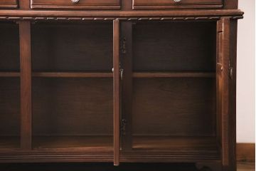 中古　old charm(オールドチャーム) 存在感抜群のカップボード(食器棚、キャビネット)(R-030416)