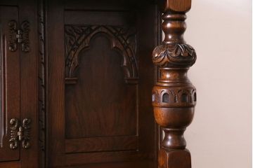 中古　old charm(オールドチャーム) 存在感抜群のカップボード(食器棚、キャビネット)(R-030416)