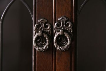 中古　old charm(オールドチャーム) 存在感抜群のカップボード(食器棚、キャビネット)(R-030416)