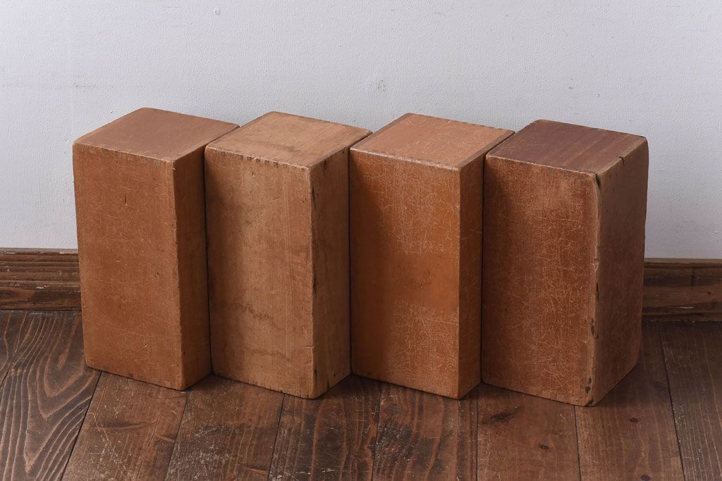 アンティーク雑貨　昭和レトロ　大きな積み木セット【長方形/4ヶ組】(飾り台、花台、ディスプレイ雑貨)